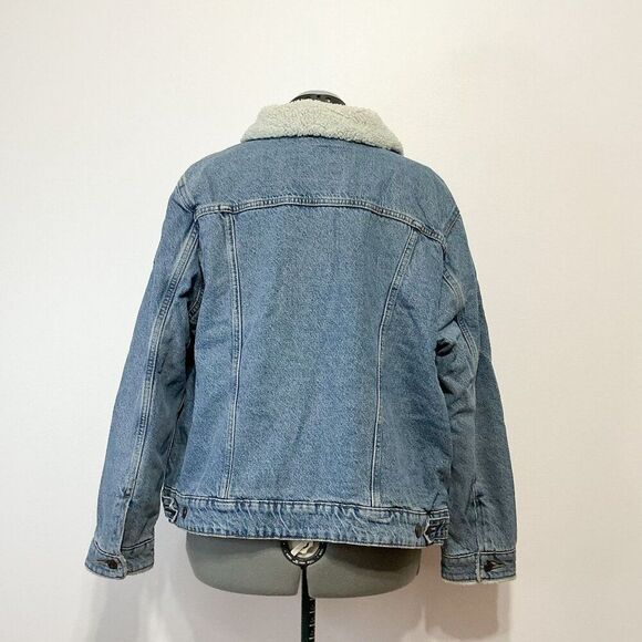 Levi's NWT Sz 2X Light Wash Sherpa Trucker Plus Denim Jean Jacket- Runs Small - Picture 10 of 16